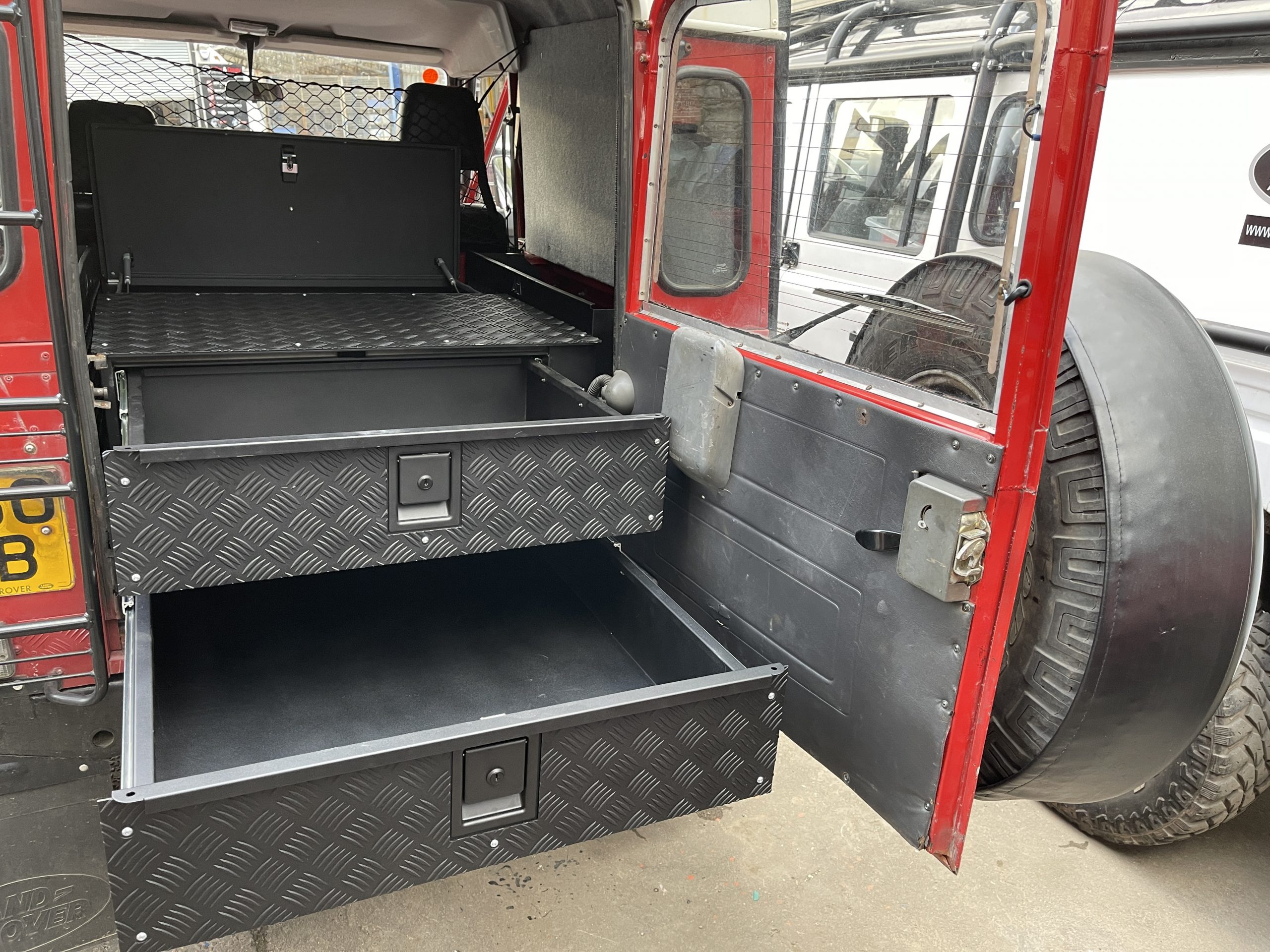 Defender Storage - Orange 4x4